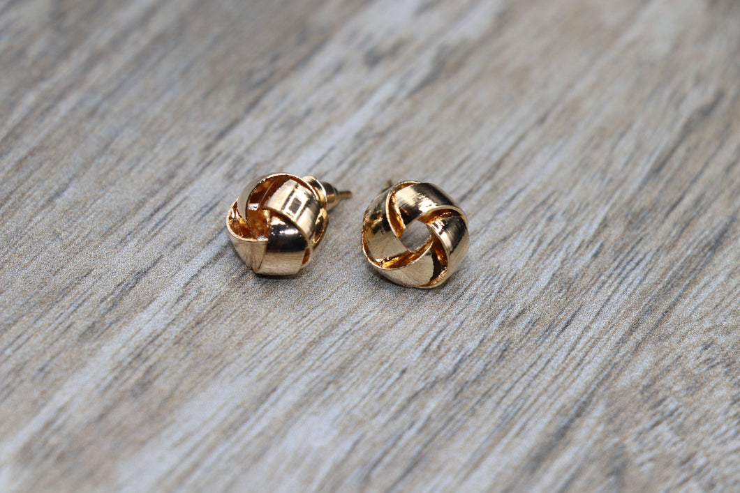Medium Gold Knotted Earrings