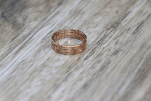 Load image into Gallery viewer, Rose Gold Ring With Design
