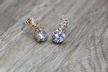 Load image into Gallery viewer, Gold Drop Earrings
